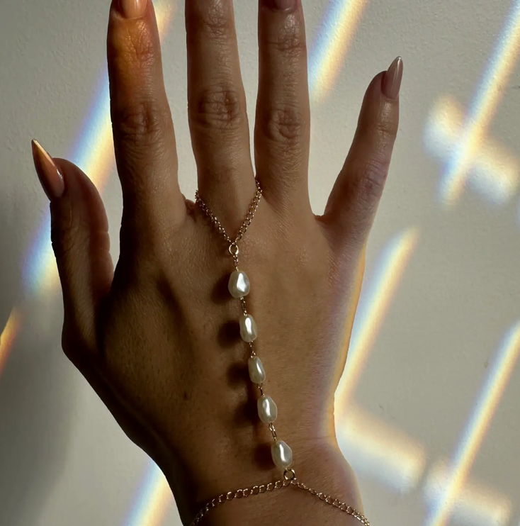Baroque Pearl Hand Chain